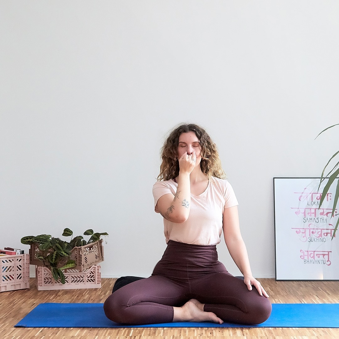 Anulom Vilom Pranayama And Its Benefits | Upashana Yoga